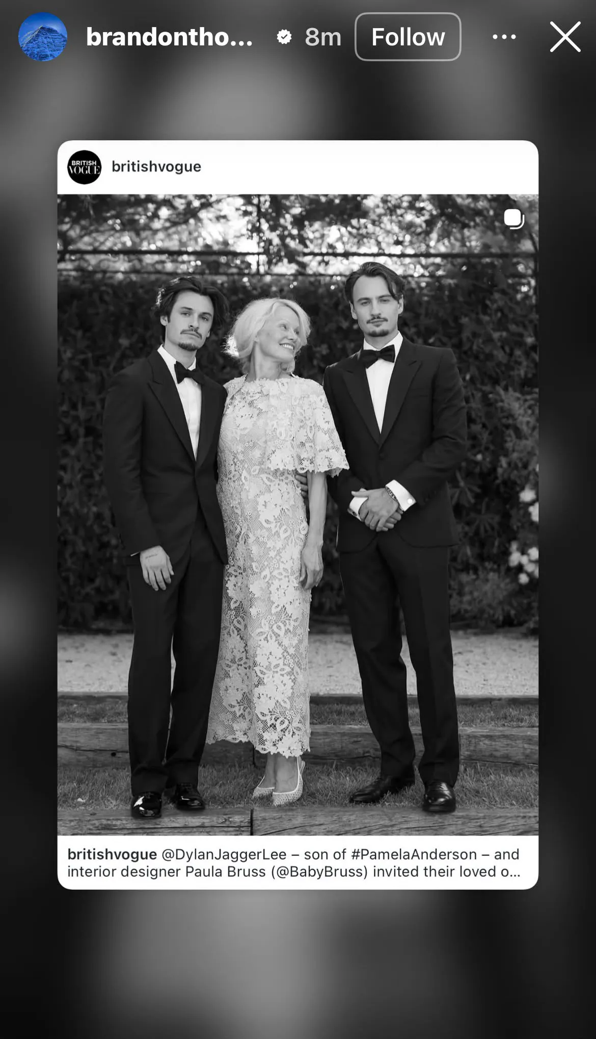 Fiul Pamelei Anderson nu mai este burlac! Nuntă de lux în Saint-Tropez și o mamă cu lacrimi în ochi - Foto 2 Fiul Pamelei Anderson nu mai este burlac! Nuntă de lux în Saint-Tropez și o mamă cu lacrimi în ochi - Foto