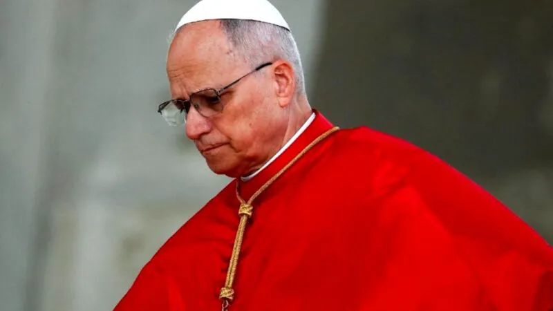 Bancuri. Gheorghe stătea în mulțime și aștepta apariția lui Vasile la balconul papal… Ce a făcut Papa