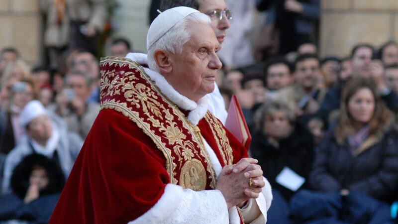 Cum a prezis Nostradamus o perioadă grea pentru Papa Benedict. Al cui „prizonier” a fost pontiful