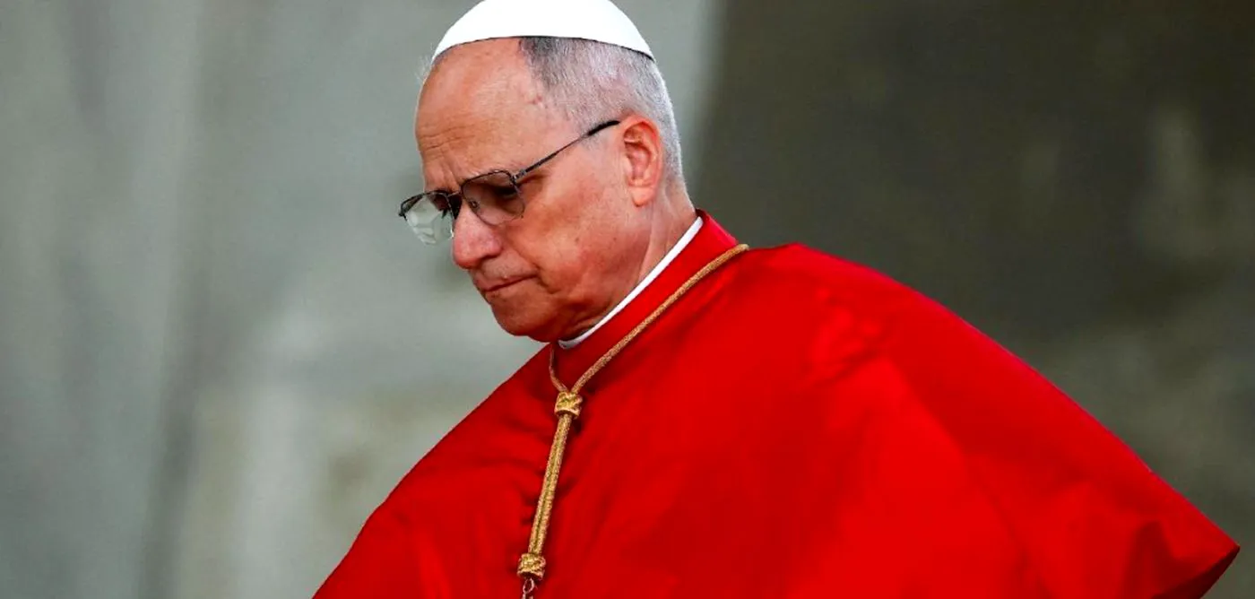 Bancuri. Gheorghe stătea în mulțime și aștepta apariția lui Vasile la balconul papal… Ce a făcut Papa