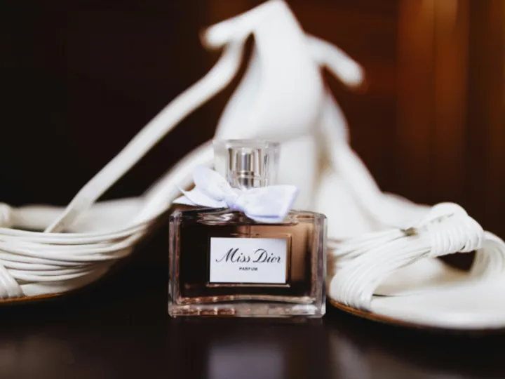Femei din toată lumea îl adoră, dar puține știu pentru cine a creat Christian Dior celebrul parfum „Miss Dior”