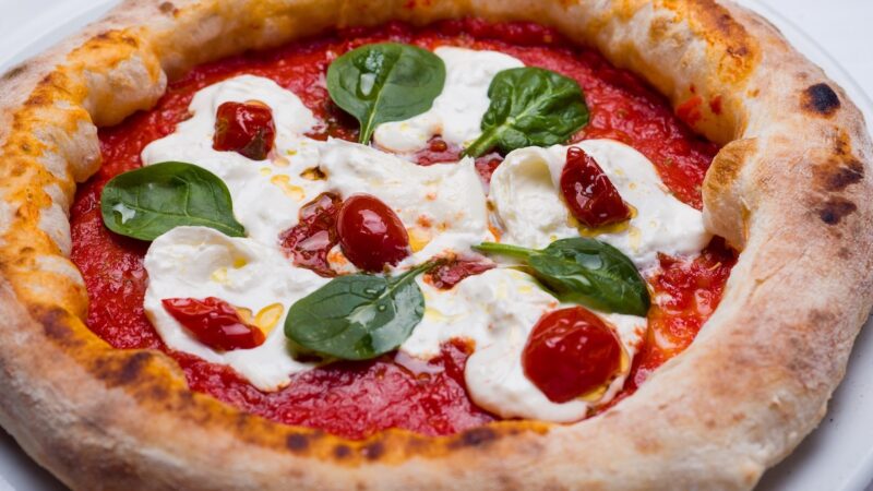 Surpriză culinară 2026: Cea mai bună pizza Margherita din lume nu se mai mănâncă în Italia, ci în altă țară
