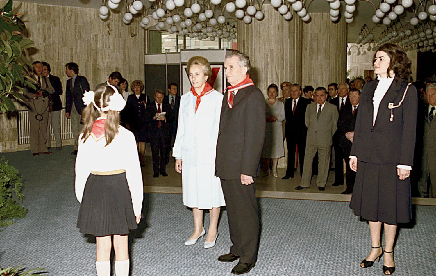 Andrei Duban și povestea stiloului prezidențial primit de la Elena Ceaușescu. „Ei cu alea scriau decretele” 2 Andrei Duban și povestea stiloului prezidențial primit de la Elena Ceaușescu. „Ei cu alea scriau decretele”