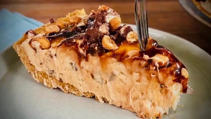 Prăjitura Snickers, fără coacere, pe care o poți face acasă!