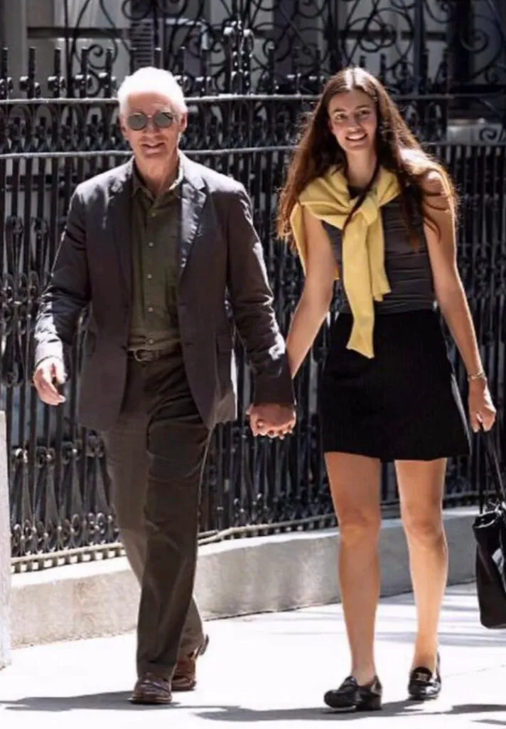 Richard Gere, 76 de ani, și tânăra sa parteneră Diana Silvers, într-o filmare sezuală. Asemănarea cu vedeta din „Pretty Woman” e izbitoare