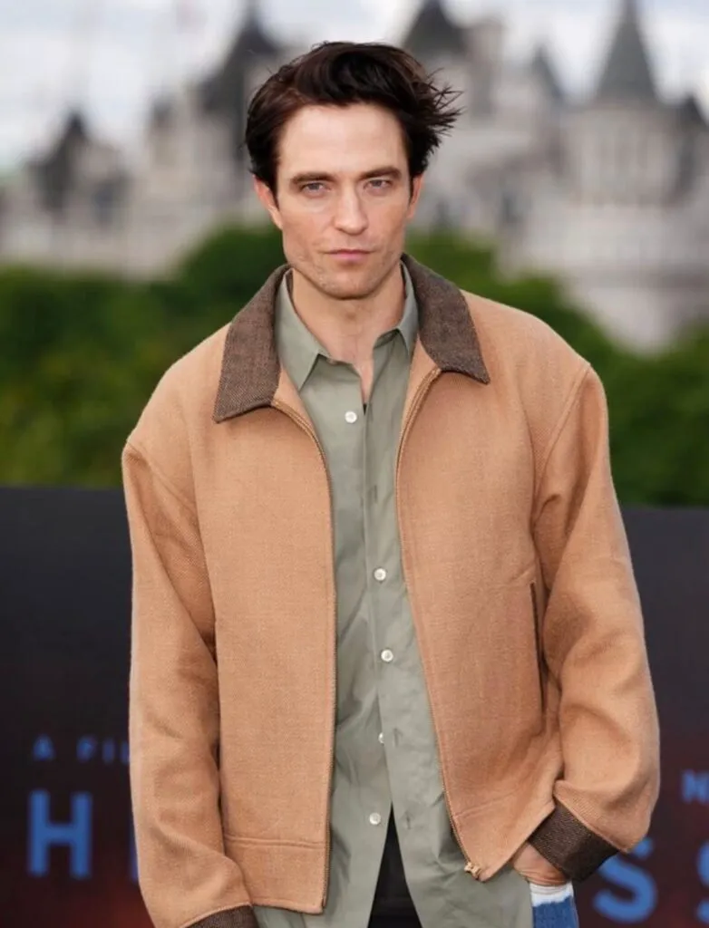 Surpriza din arborele genealogic al lui Robert Pattinson. Actorul din „Twilight”, rudă cu Vlad Țepeș și cu Regele Charles al III-lea 2 Surpriza din arborele genealogic al lui Robert Pattinson. Actorul din „Twilight”, rudă cu Vlad Țepeș și cu Regele Charles al III-lea