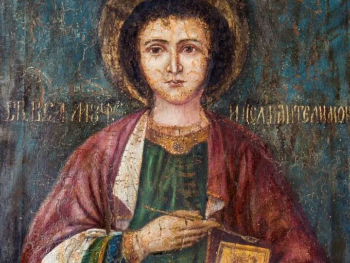 Sfântul Pantelimon, titanul vindecărilor imposibile. Tradiții „de aur” pentru sănătate. Ce pățesc cei care dorm azi