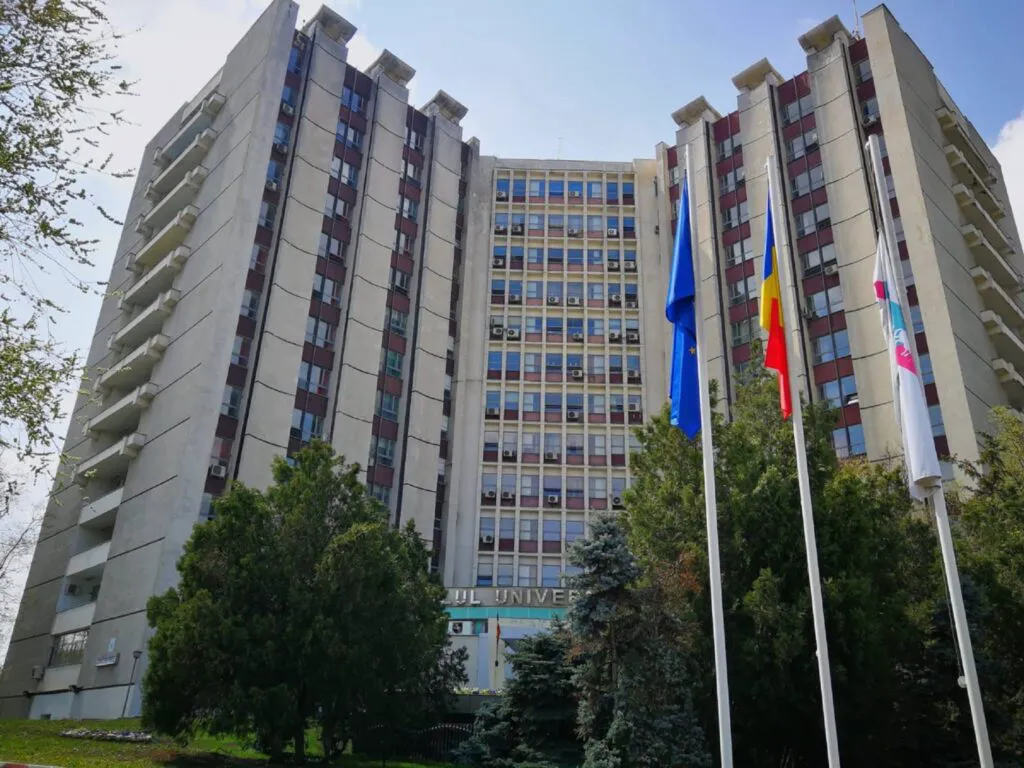 Care e starea eurodeputatei Diana Șoșoacă, după ce a fost transportată la spital. A intervenit și poliția
