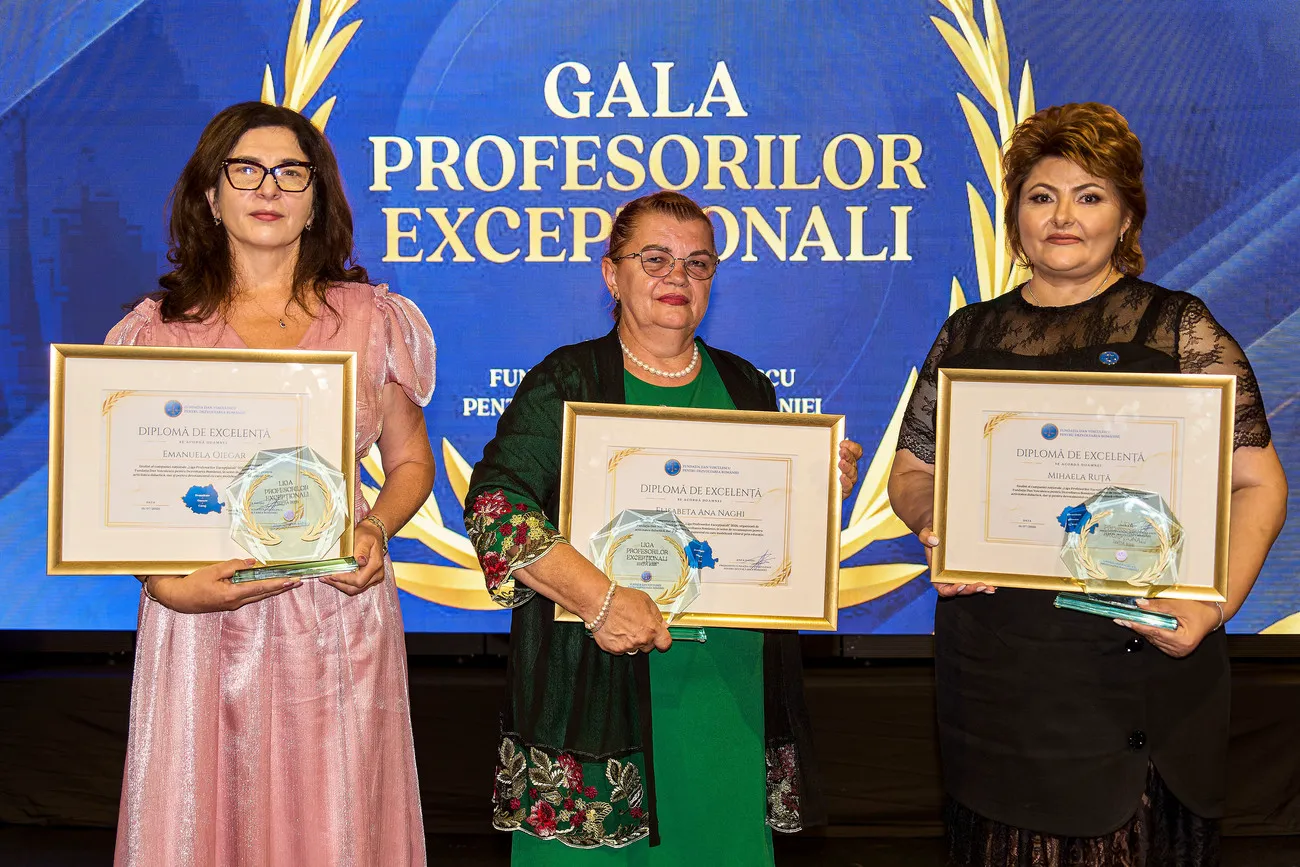 Profesorii au printre ei vedete ale Educației. Gala Excepționalilor merită atenția părinților! 2 Cele trei profesoare care au câștigat premiile de excelență