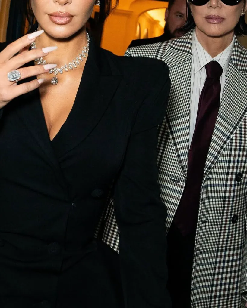 E la modă să fii foarte fashion când mergi la proces. De la A$AP Rocky și Kim Kardashian la scandalul cu Marc Jacobs 3 E la modă să fii foarte fashion când mergi la proces. De la A$AP Rocky și Kim Kardashian la scandalul care îl implică pe Marc Jacobs