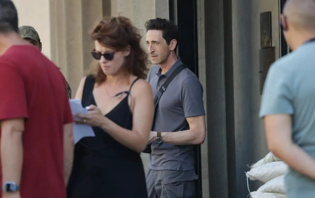 Arestat pe platoul unui film de Hollywood, pentru fapte de război. Lucra cu Sean Penn la filmul despre explozia de la Nord Stream 4 adrien brody filmari
