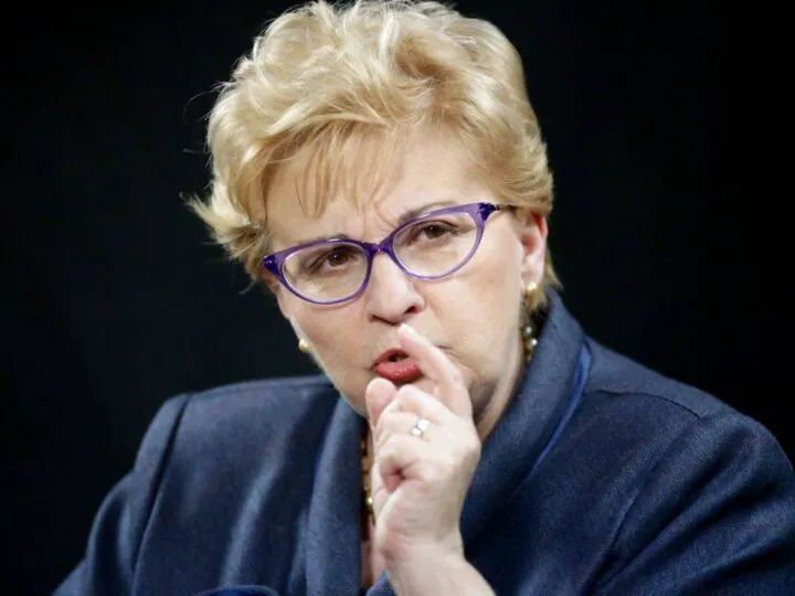 A murit Brîndușa Armanca, una dintre vocile puternice ale jurnalismului românesc. „Suntem mai puțini”