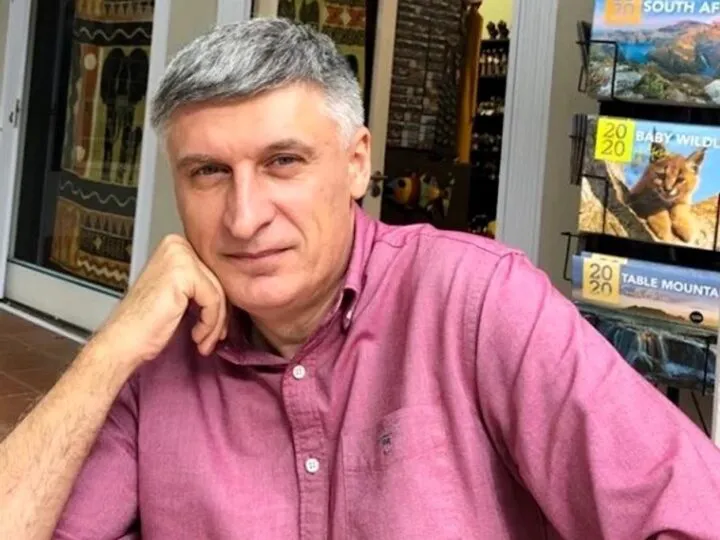 Profesorul Cătălin Avramescu, fost consilier prezidențial și ambasador, anchetat pentru pornografie infantilă. „Nu există nimic ilegal sau imoral”. Update