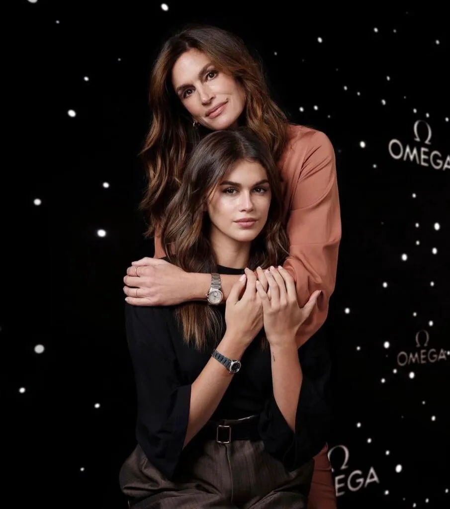 Cum a ajuns Kaia, fiica lui Cindy Crawford, să semene atât de mult cu mama sa. Asemănarea șochează