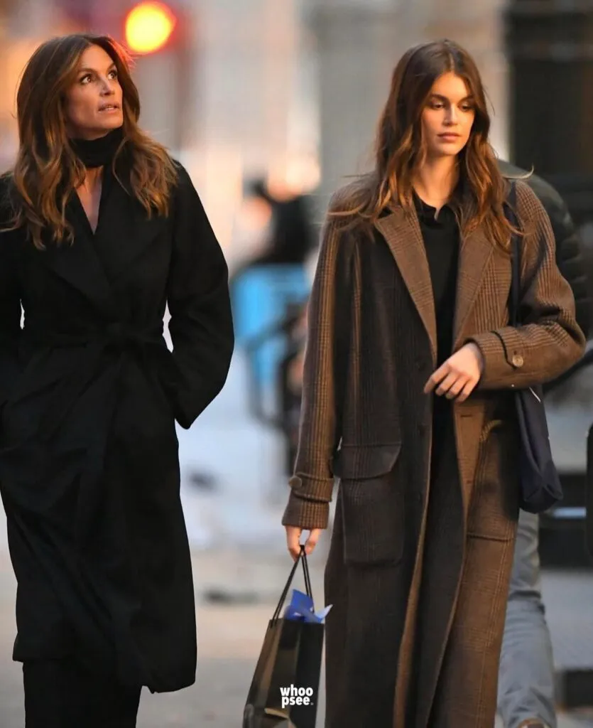 Cum a ajuns Kaia, fiica lui Cindy Crawford, să semene atât de mult cu mama sa. Asemănarea șochează