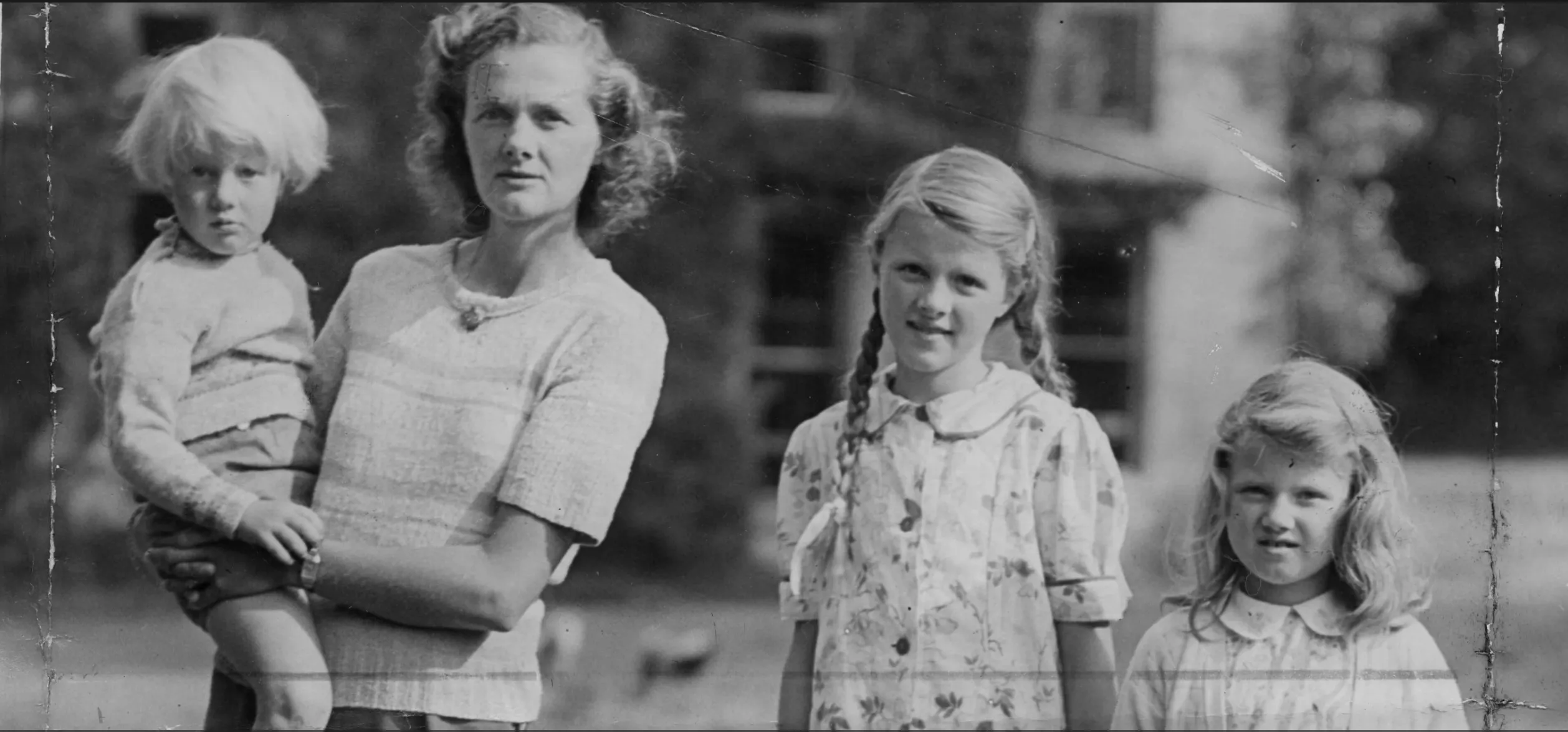 Regina Elisabeta a II-a, invitată la ceai de celebra scriitoare Daphne du Maurier. Detaliul care a îngrozit-o pe autoarea „Rebecca”