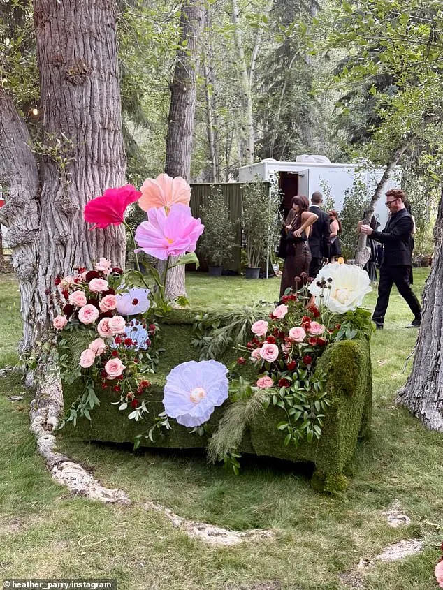 Demi Moore și Bruce Willis au fost socrii în weekend. Fiica lor cea mică a făcut nuntă în pădure 3 Demi Moore și Bruce Willis au fost socrii în weekend. Fiica lor cea mică a făcut nuntă în pădure