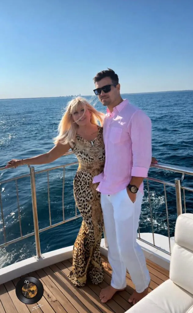 Elena Udrea înflorește de când a ieșit din închisoare. E tot mai frumoasă la brațul iubitului ei, Adrian Alexandrov