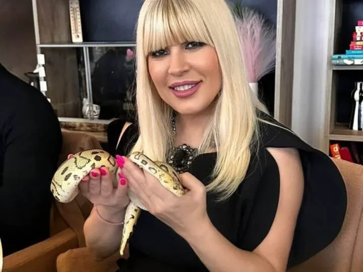 Elena Udrea înflorește de când a ieșit din închisoare. E tot mai frumoasă lângă iubitului ei, Adrian Alexandrov