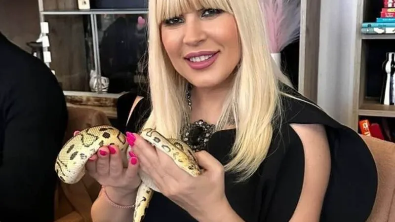 Elena Udrea înflorește de când a ieșit din închisoare. E tot mai frumoasă lângă iubitului ei, Adrian Alexandrov
