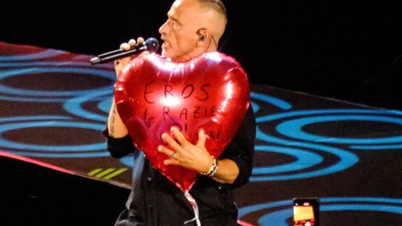 Drama secretă din căsnicia lui Eros Ramazzotti. O iubire ca-n filme, o sectă și un ultimatum