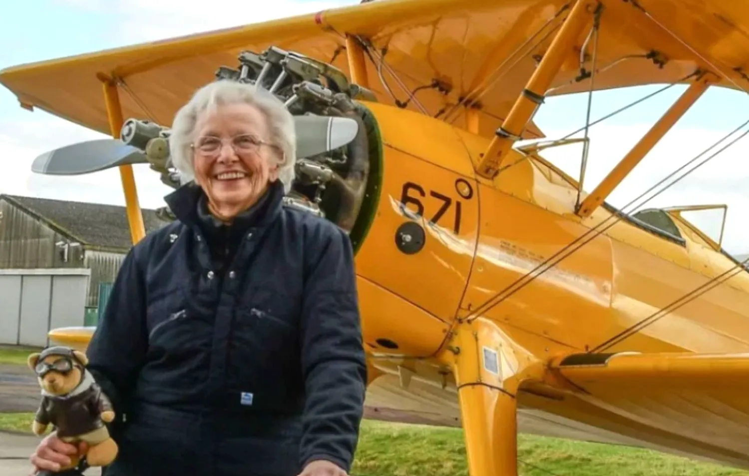 La 97 de ani a intrat în Cartea Recordurilor. Cea mai în vârstă femeie care a mers vreodată pe aripa unui avion în zbor 2 La 97 de ani a intrat în Cartea Recordurilor. Cea mai în vârstă femeie care a mers vreodată pe aripa unui avion în zbor