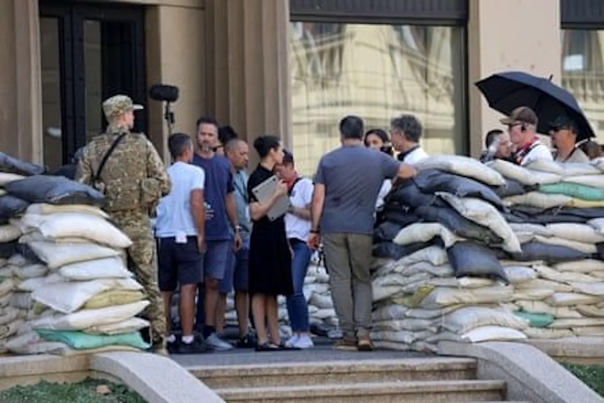 Arestat pe platoul unui film de Hollywood, pentru fapte de război. Lucra cu Sean Penn la filmul despre explozia de la Nord Stream 3 Arestat pe platoul unui film de Hollywood, pentru fapte de război. Lucra cu Sean Penn la filmul despre explozia de la Nord Stream