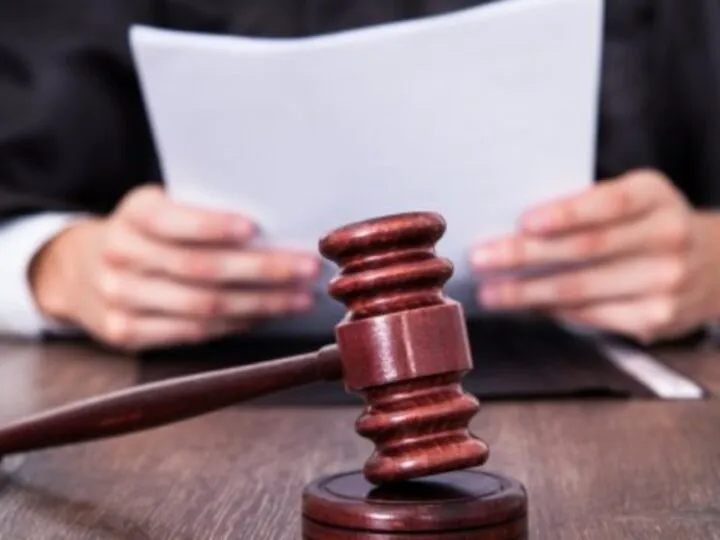 Doi români, condamnați la 17 ani de închisoare după ce au drogat mortal doi bărbați pentru a-i jefui