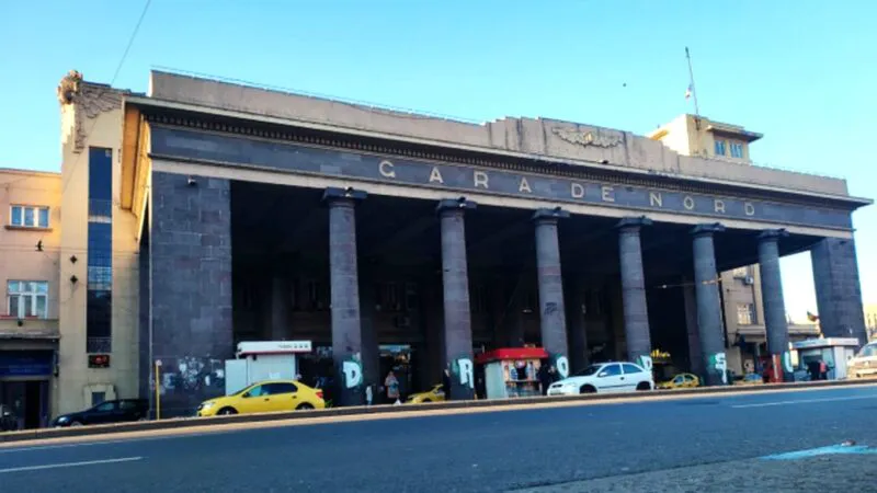 Bancuri. Ce face o doamnă la Gara de Nord, la biroul de informații. Leșini de râs