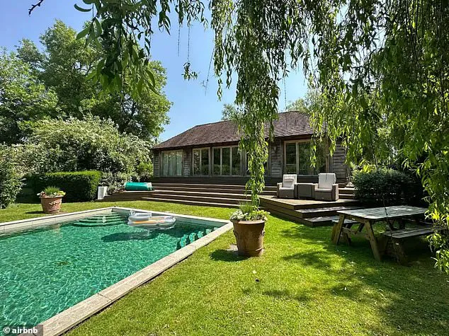 Casele de lux ale vedetelor, adevărate mașini de făcut bani. Cât costă să dormi în vila lui Sting sau în domeniul lui Leonardo DiCaprio 3 Casele de lux ale vedetelor, adevărate mașini de făcut bani. Cât costă să dormi în vila lui Sting sau în domeniul lui Leonardo DiCaprio