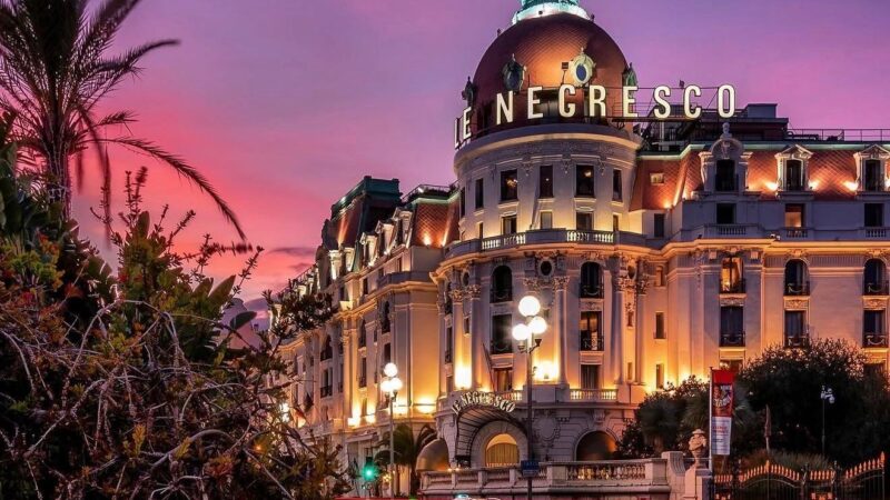 Hotel Negresco, cel mai fotografiat hotel de pe Riviera Franceză. Povestea românului care l-a făcut și l-a pierdut în câțiva ani