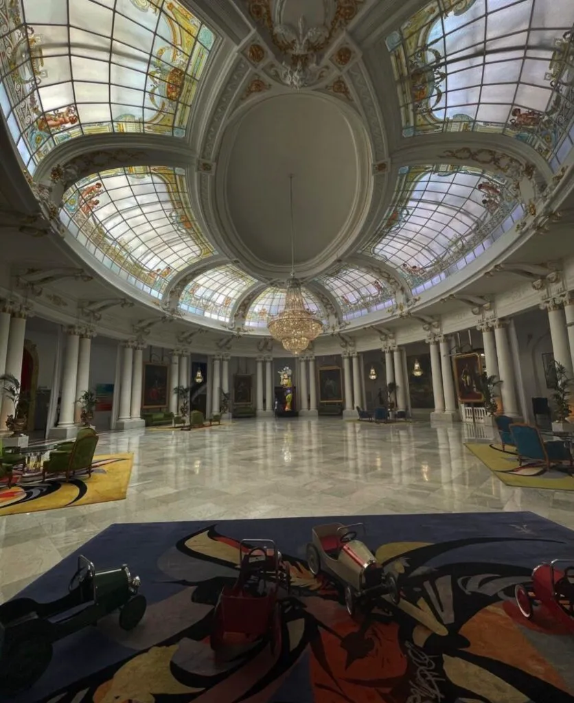 Hotel Negresco, cel mai fotografiat hotel de pe Riviera Franceză. Povestea românului care l-a făcut și l-a pierdut în câțiva ani 8 Hotel Negresco, cel mai fotografiat hotel de pe Riviera Franceză. Povestea românului care l-a făcut și l-a pierdut în câțiva ani