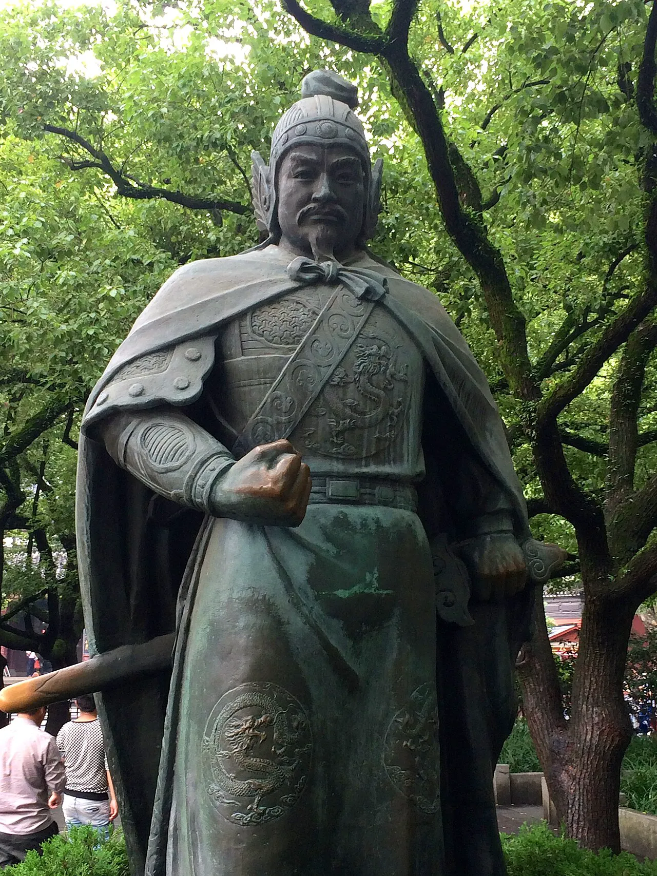 Statuia lui Yue Fei din fața Templului lui Yue Fei din Hangzhou. (foto: Wikipedia)