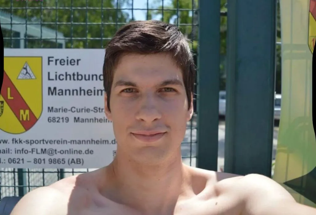 Un consiler neamț cere lege pentru libertatea sexuală la servici. Vrea petreceri de swingeri chiar în Primărie 2 Un consiler neamț cere lege pentru libertatea sexuală la servici. Vrea petreceri de swingeri chiar în PrimărieUn consiler neamț cere lege pentru libertatea sexuală la servici. Vrea petreceri de swingeri chiar în Primărie
