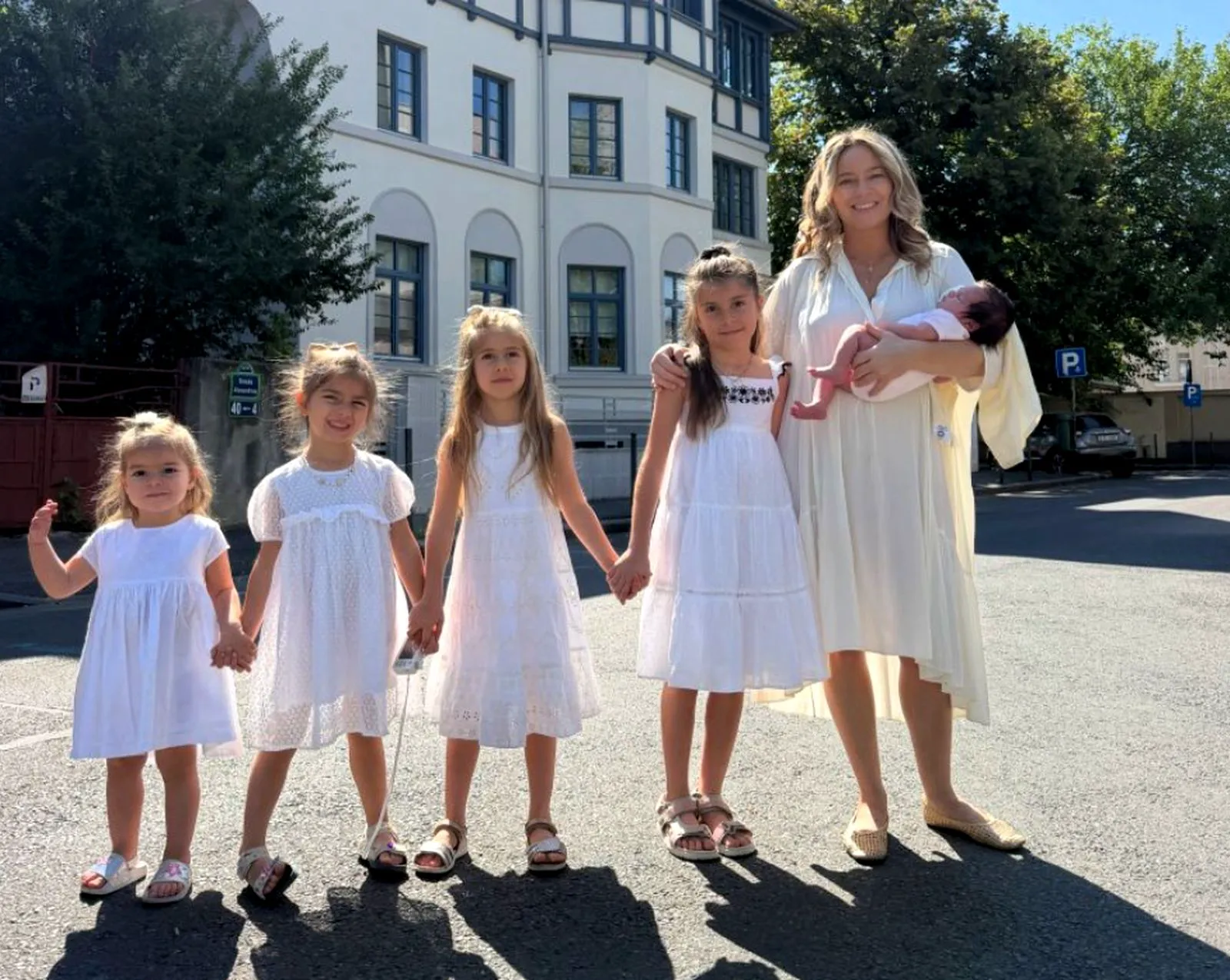 Laura Cosoi, surprize pentru invitații la botez. „Va dura trei zile” 2 Laura Cosoi, surprize pentru invitații la botez. „Va dura trei zile”