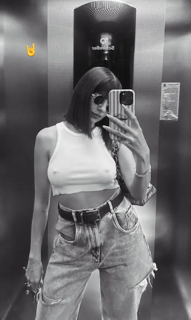 Lidia Buble, apariție îndrăzneață în lift. Vorbește de „pansament pentru suflet” - Foto 2 Lidia Buble, apariție îndrăzneață în lift. Vorbește de „pansament pentru suflet” - Foto
