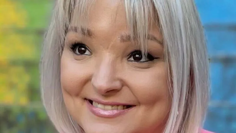 Fiica lui Corneliu Vadim Tudor îi luminează pe cei care o acuză că folosește ilegal numele Vadim