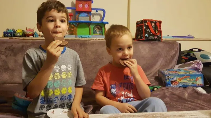 Cum pregătești brioșe sărate și dulci. Două rețete perfecte pentru pachetul școlarului