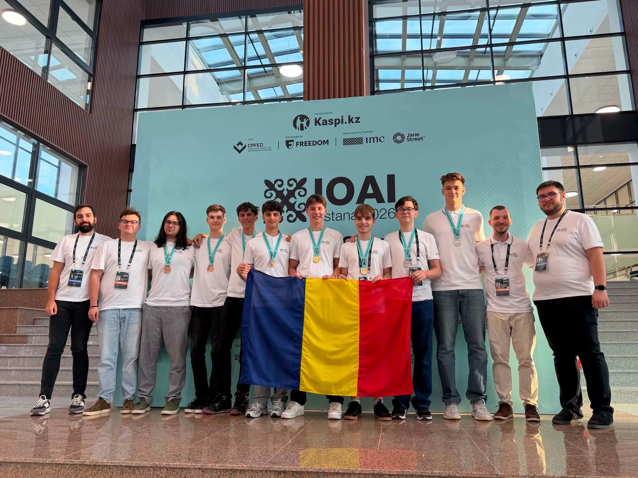 Opt copii din România au dat peste cap clasamentul la Olimpiada Internațională de Inteligență Artificială. Au bătut SUA, Japonia și China 2 Opt copii din România au dat peste cap clasamentul la Olimpiada Internațională de Inteligență Artificială. Au bătut SUA, Japonia și China