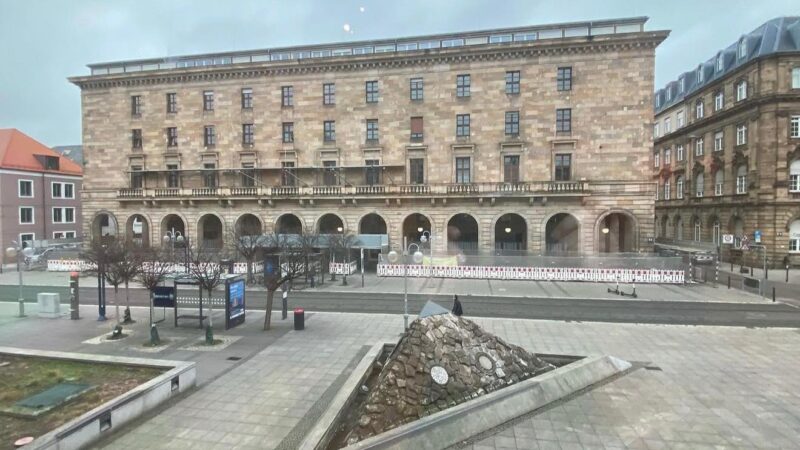 Un consiler neamț cere lege pentru libertatea sexuală la servici. Vrea petreceri de swingeri chiar în Primărie