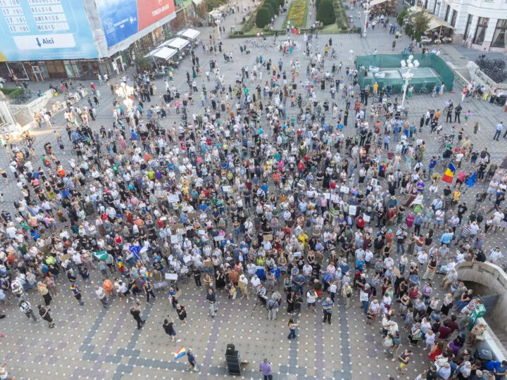 Protest anemic la Timișoara. USR-știi s-au adunat ca să-l sprijine pe Fritz și să-l huiduie pe Nicușor Dan