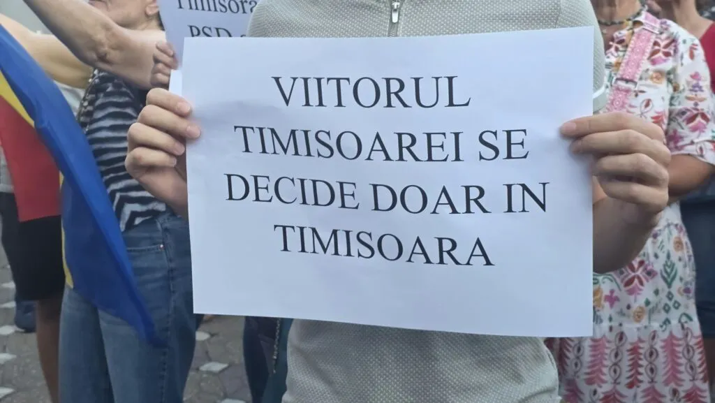 Protest anemic la Timișoara. USR-știi s-au adunat ca să-l sprijine pe Fritz și să-l huiduie pe Nicușor Dan 6 Protest anemic la Timișoara. USR-știi s-au adunat ca să-l sprijine pe Fritz și să-l huiduie pe Nicușor Dan