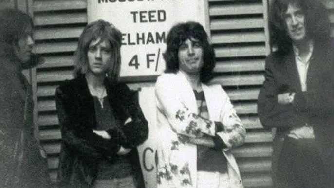 A murit Barry Mitchell, fostul basist Queen. A cântat alături de Freddie Mercury 2 A murit Barry Mitchell, fostul basist Queen. A cântat alături de Freddie Mercury
