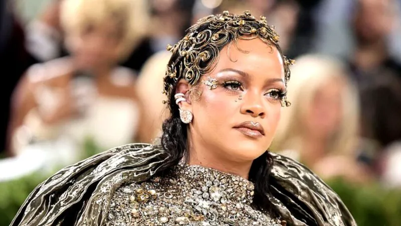 Bancuri. Care e asemănarea dintre o Dacie și Rihanna? Leșini de râs