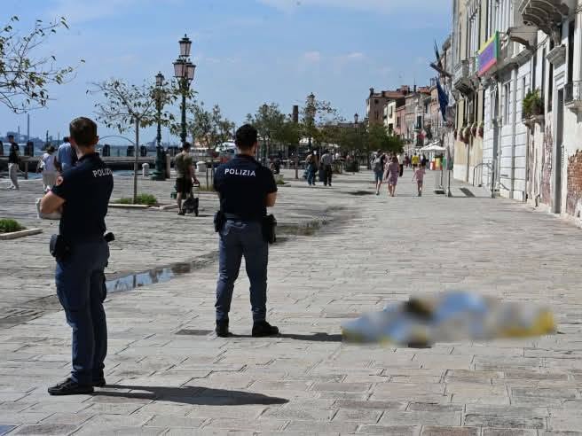 Român mort la Veneția, după un jaf. Ce i s-a întâmplat la doar 30 de minute după ce ar fi furat de la doi turiști 2 Român mort la Veneția, după un jaf. Ce i s-a întâmplat la doar 30 de minute după ce ar fi furat de la doi turiști