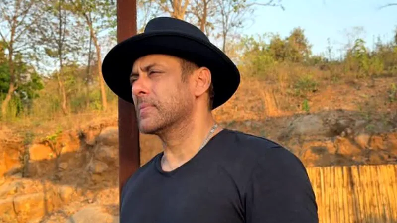Salman Khan vrea copii, dar nu spune cu cine. Mister total în jurul Iuliei Vântur