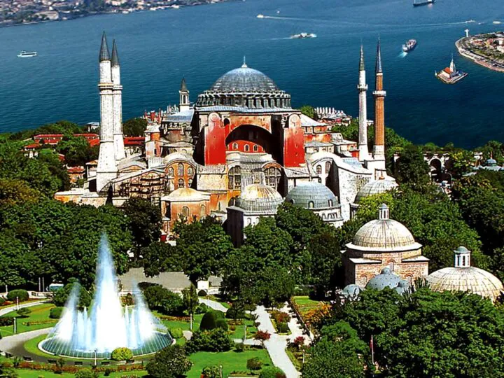Secretele bine tăinuite de la mănăstirea Sfânta Sofia din Istanbul. Camere misterioase, altar din aur și cruci sculptate în fildeș