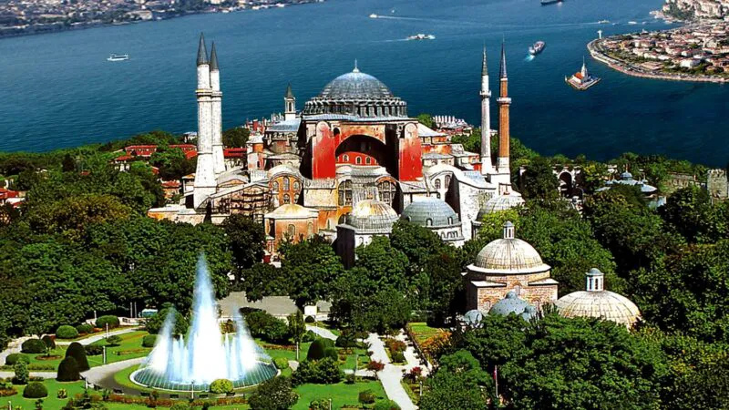 Secretele bine tăinuite de la mănăstirea Sfânta Sofia din Istanbul. Camere misterioase, altar din aur și cruci sculptate în fildeș