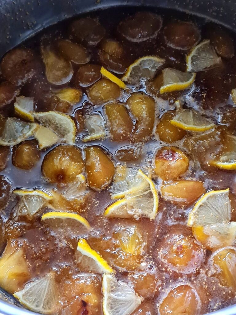 Dulceața de smochine are o culoare sticloasă. Fotografii: Narcisa Iorga