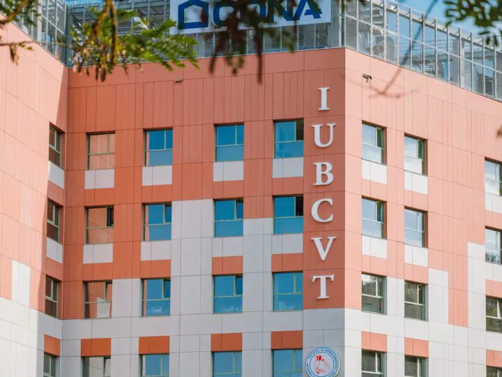 Târgu Mureș are un spital nou pentru bolnavii cardiaci și pentru transplant de inimă. Bolojan a criticat, dar nu a spus ce a făcut cu PNRR